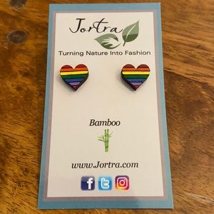 Jortra bamboo rainbow heart earrings